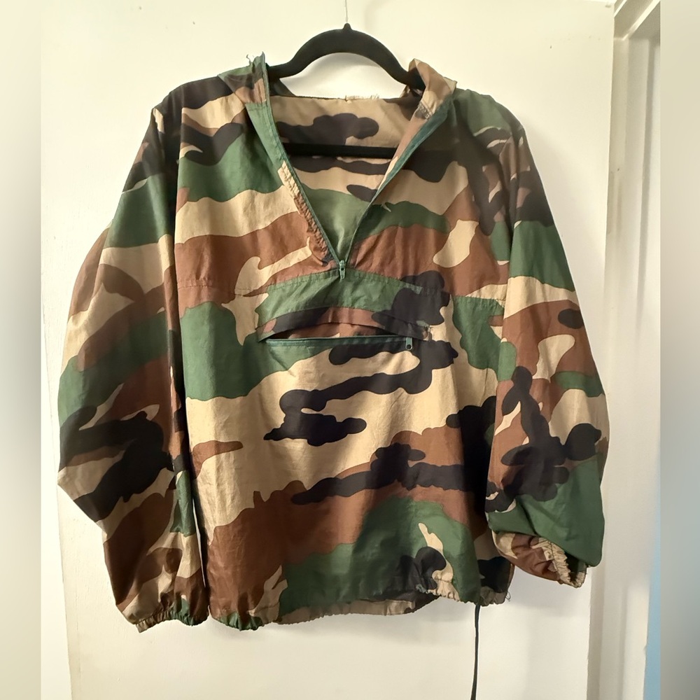 Lee Camouflage Lightweight pullover windbreaker with hood